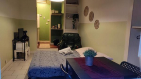 30 Boulevard Studio Apartment - 01
